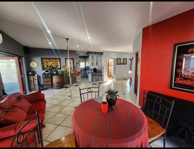 3 BEDROOM HOUSE FOR SALE IN ZAMBEZI COUNTRY ESTATE